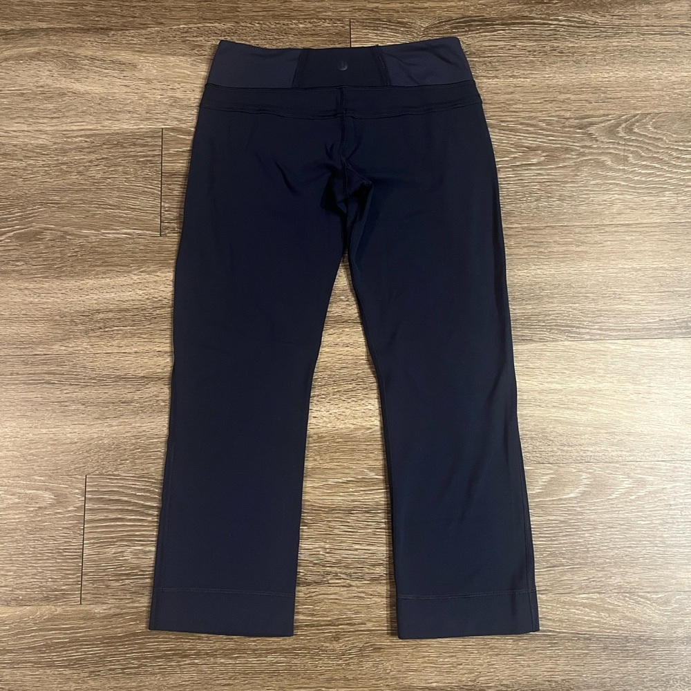 SOLD Lululemon Power Up Crop in Inkwell Size 6 - Picture 8 of 10